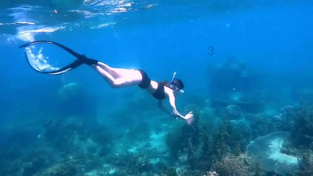 可爱的女生解救