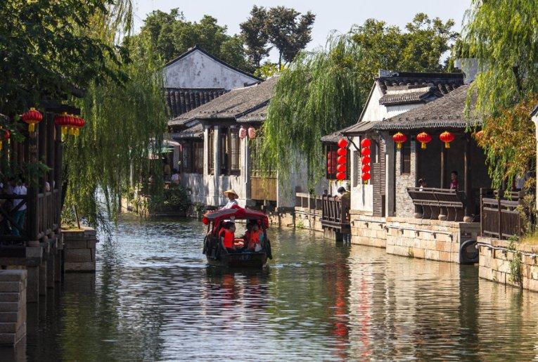 《暖阳之下》：多菱镜透视下的现实主义思考，你有哪些观后感？游戏画面